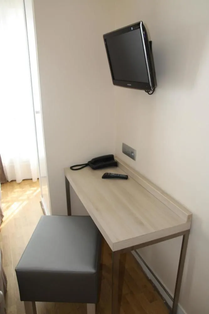 Paris Legendre Hotel 2*,  France