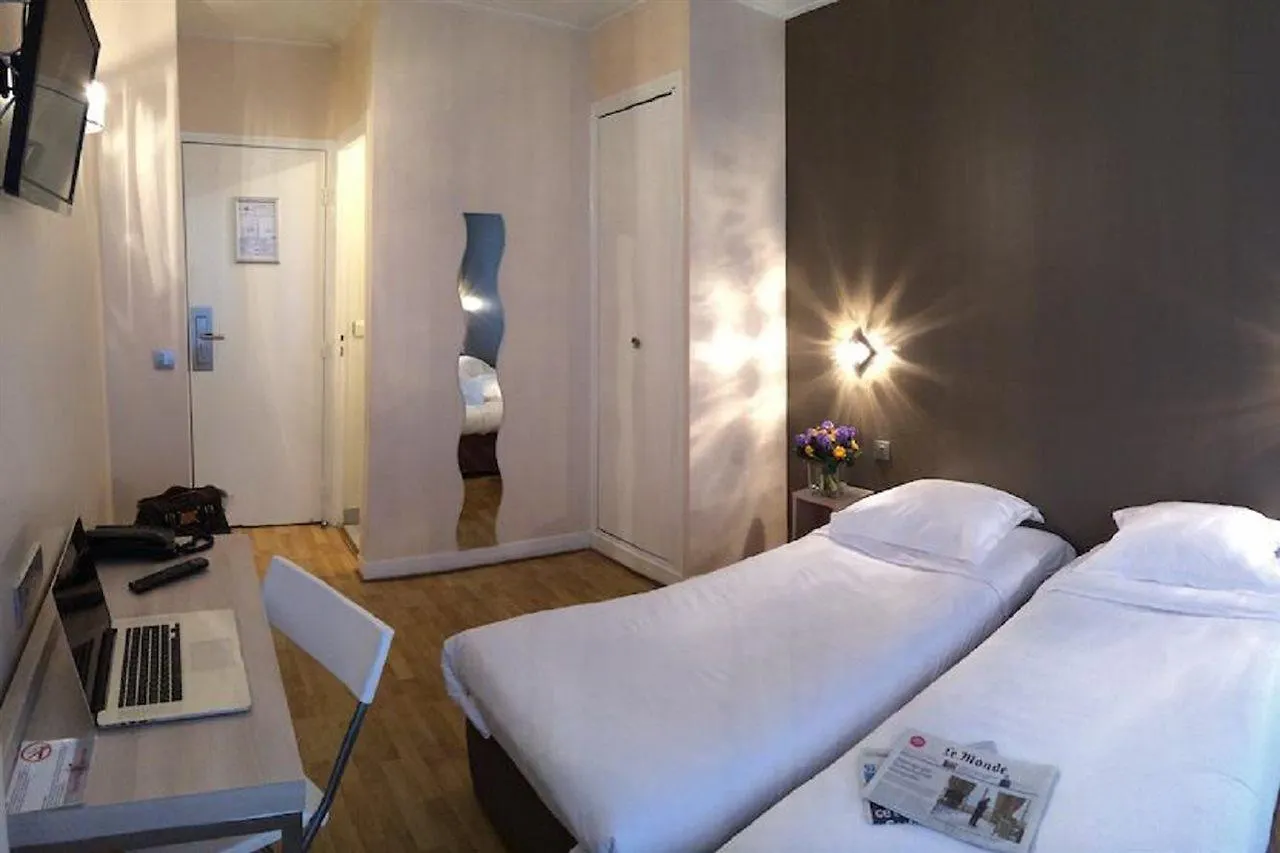 Paris Legendre Hotel 2*,  France