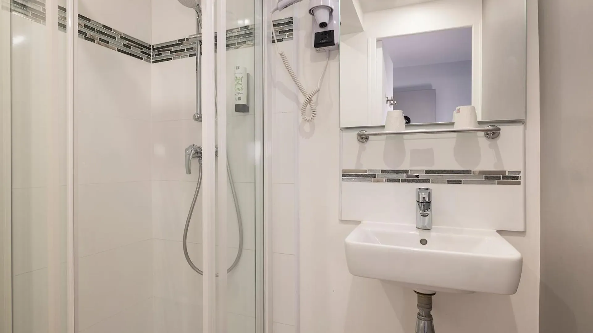 Paris Legendre Hotel 2*,  France
